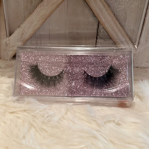 🖤 False eyelashes (one set) NWOT - Picture 2 of 2